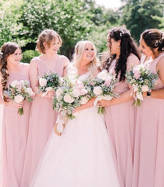 Bridesmaid with shoots florist flowers